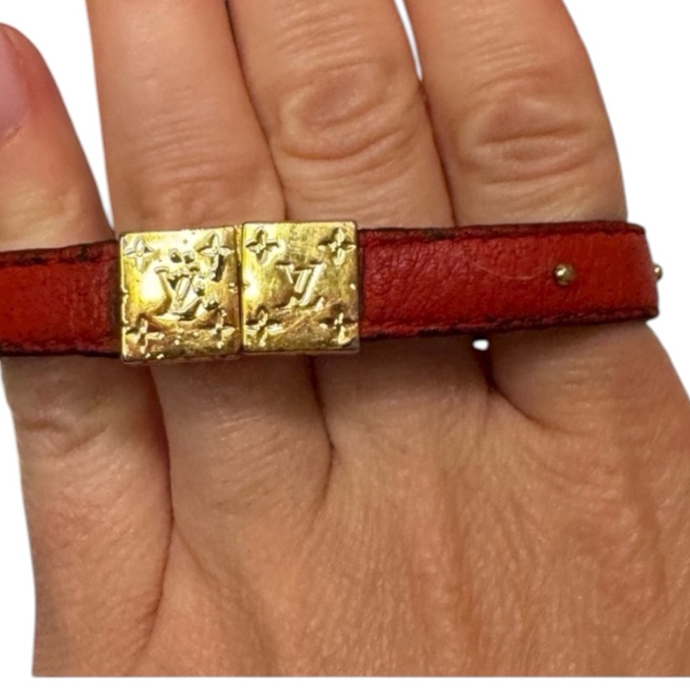 Louis Vuitton Reversible Monogram and Red Gold LV Circle Bracelet - Picture 8 of 8